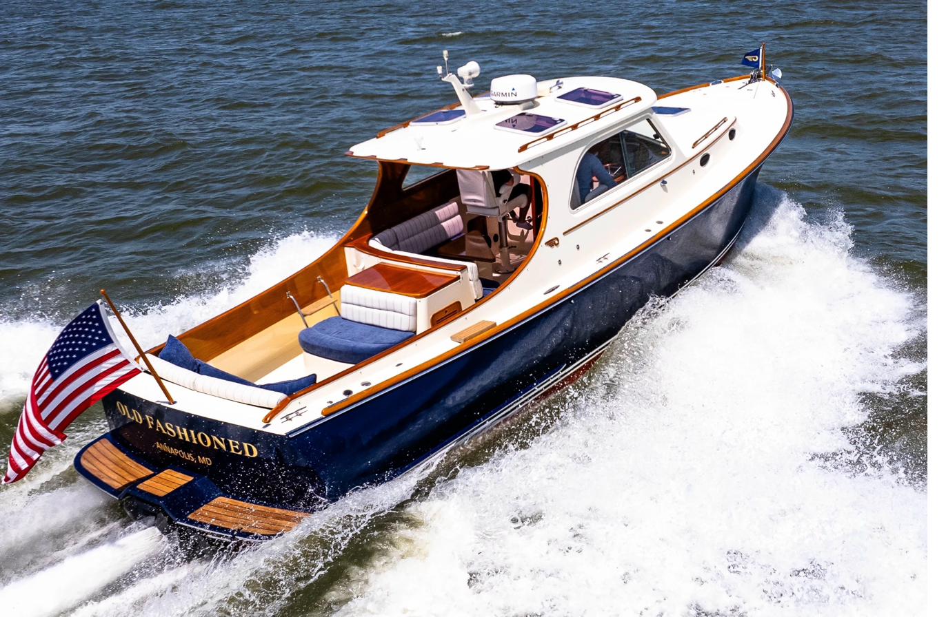 Motor yacht Chesapeake Bay